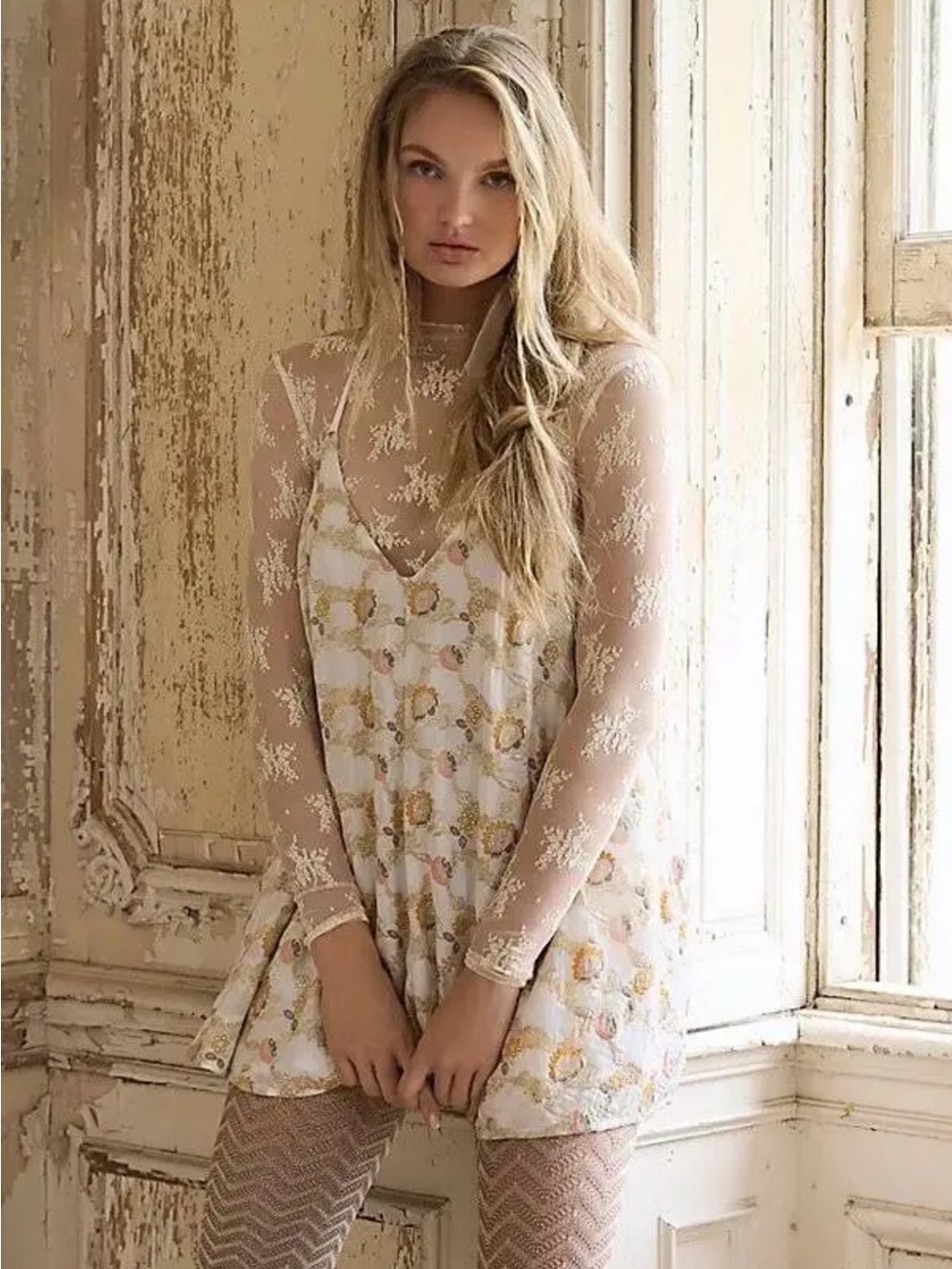 Free People Ivory
Metallic Floral Embroidered Romper Short-sie Sz XS